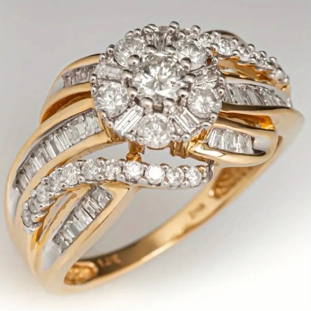 Elegant Gold and Silver Diamond Ring. - Picture 2 of 6